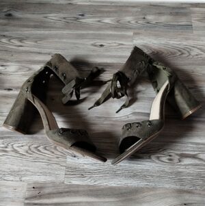 Lane Bryant Gorment Lace Heels Dark Olive Size 8 Wide